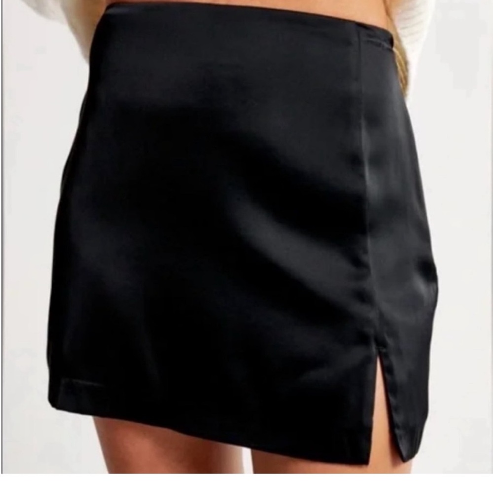 ABERCROMBIE AND FITCH BLACK SATIN LIKE SKORT NWT